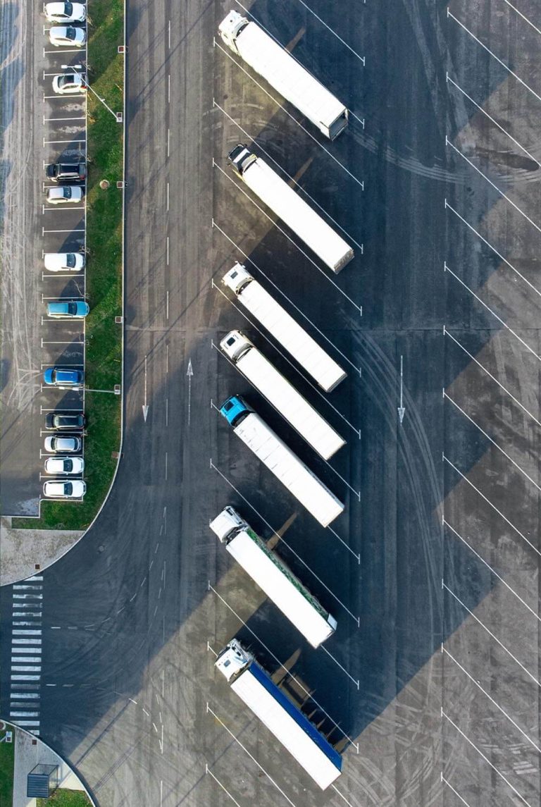 Flota de camiones moderna para transporte